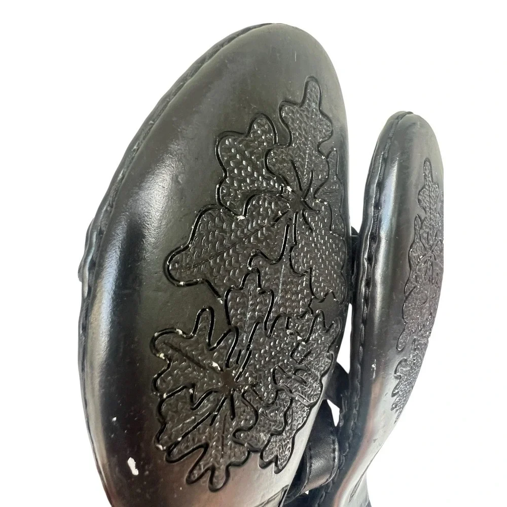 Born Kristy 9M/WBlack T- Strap Buckle Leather Sandals Silver‎ Hardware Flats